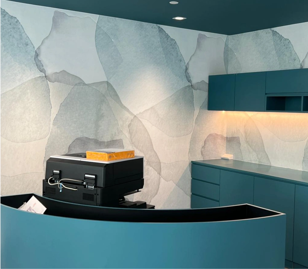 wall's condition after the installation leaf abstract wallpaper